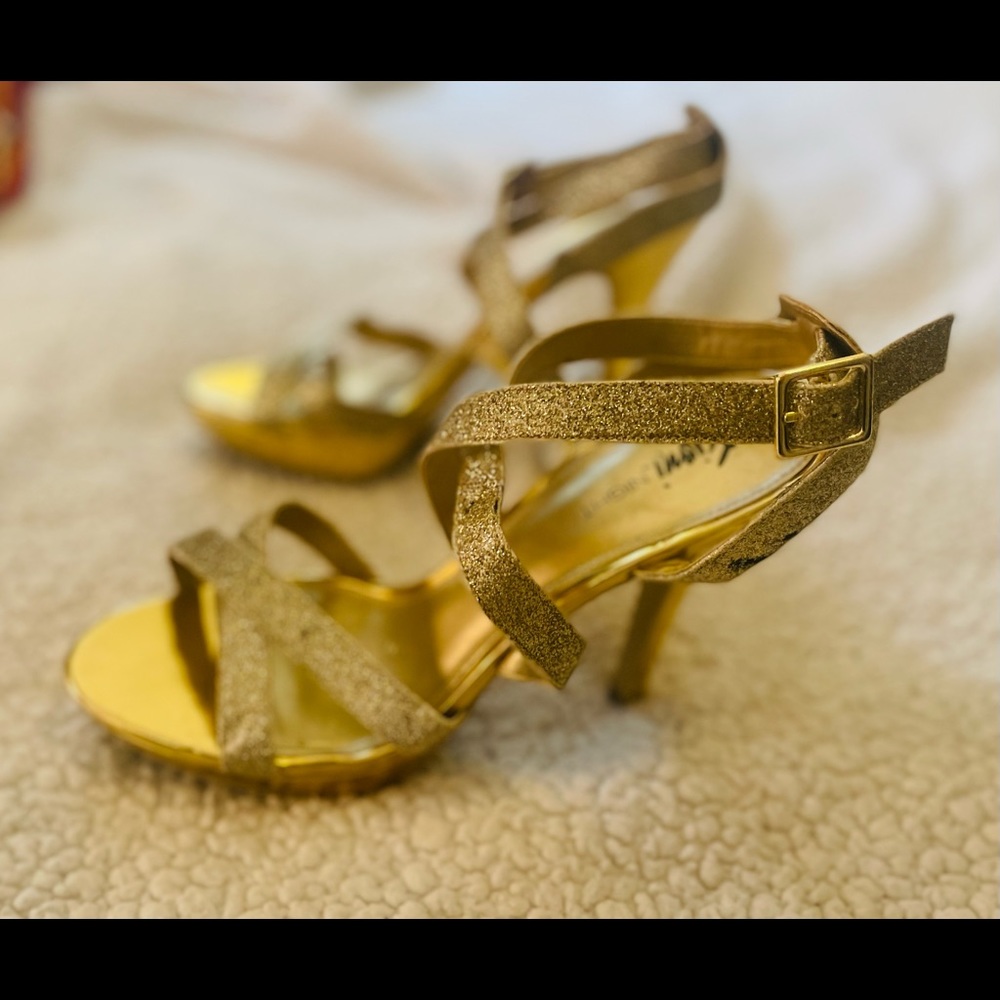 FIONI gold sz 7.5 strappy sandals 4” heel